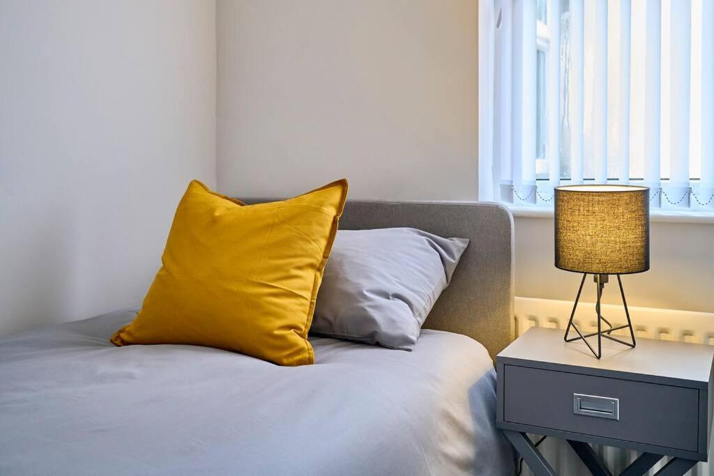 Luxury Lets - Windsor Townhouse * Belfast