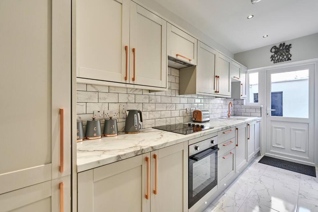 Holiday home Luxury Lets - Windsor Townhouse *
