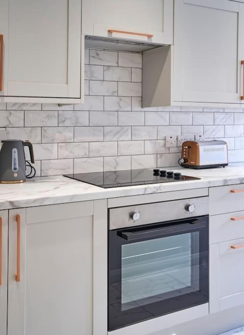 Luxury Lets - Windsor Townhouse * Belfast